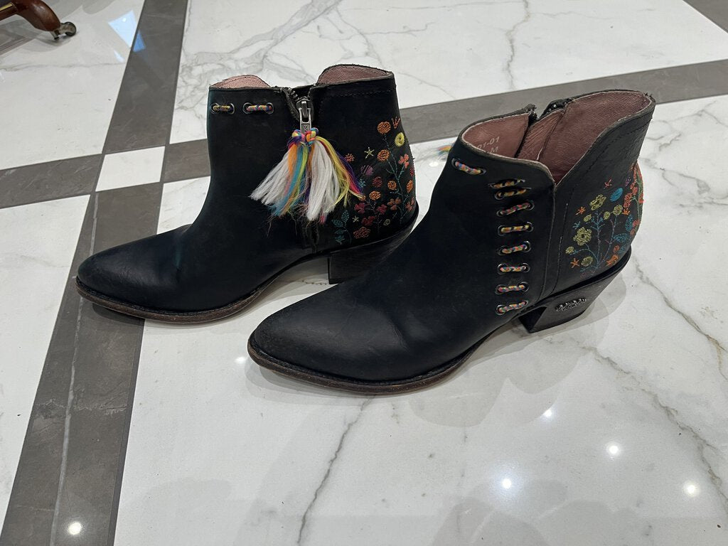 (10) Embroidered Ankle Boots