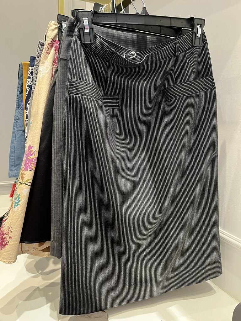 (XS) Fine Stripe Midi Skirt w. Front Pockets