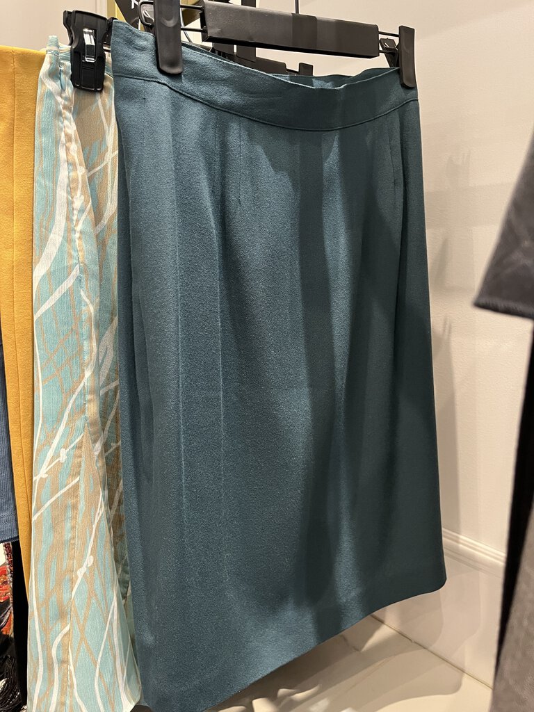 (6) 100 % Silk Dual Pleat Skirt