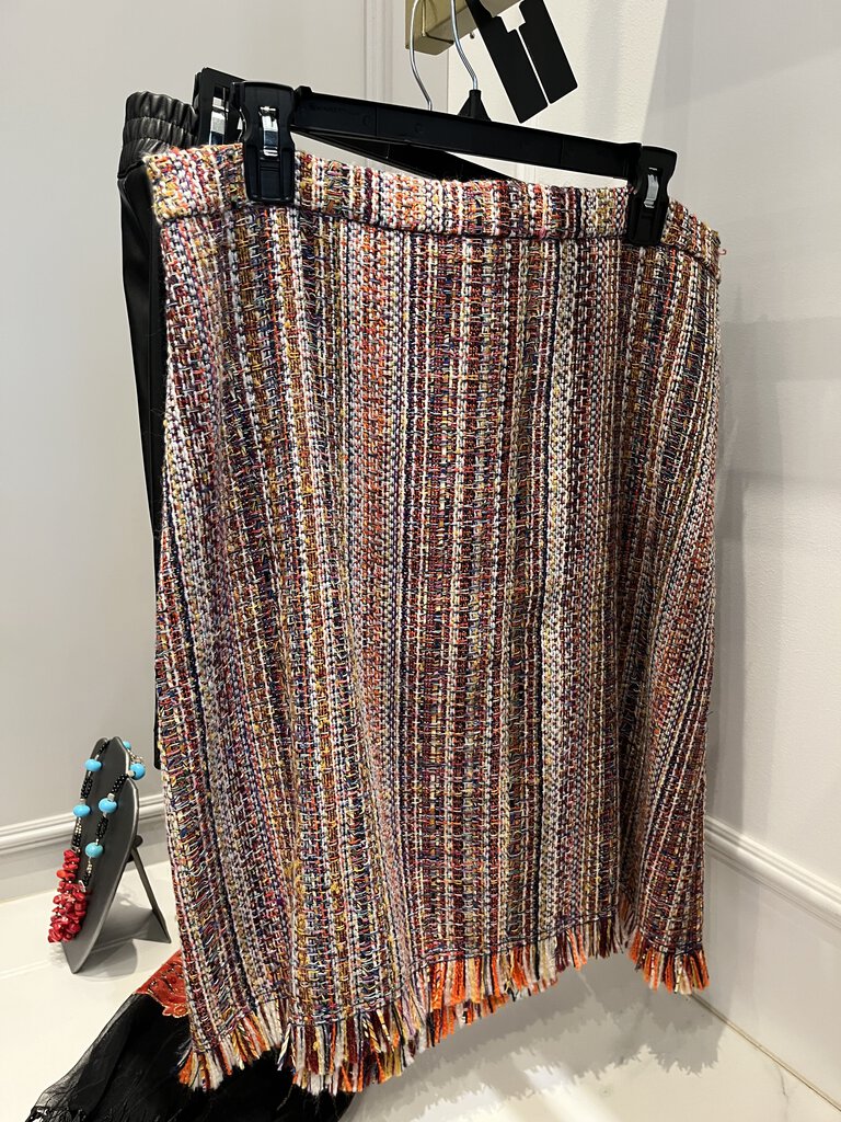 (14) NWT Frayed Hem Boucle Skirt