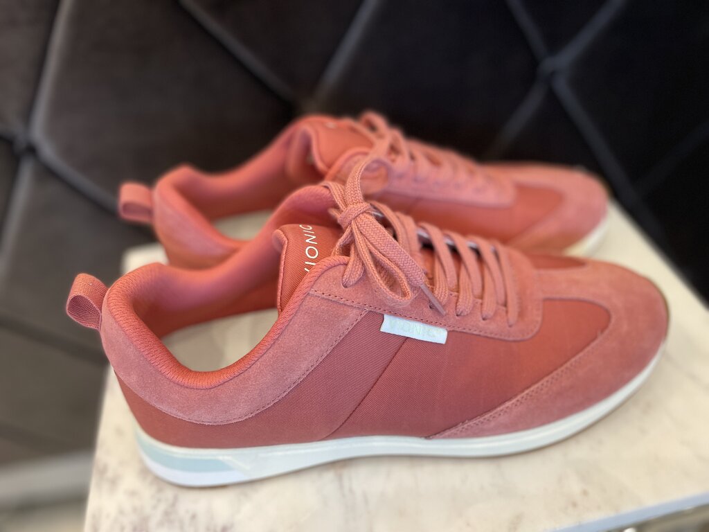 (12) Breilyn Sneaker