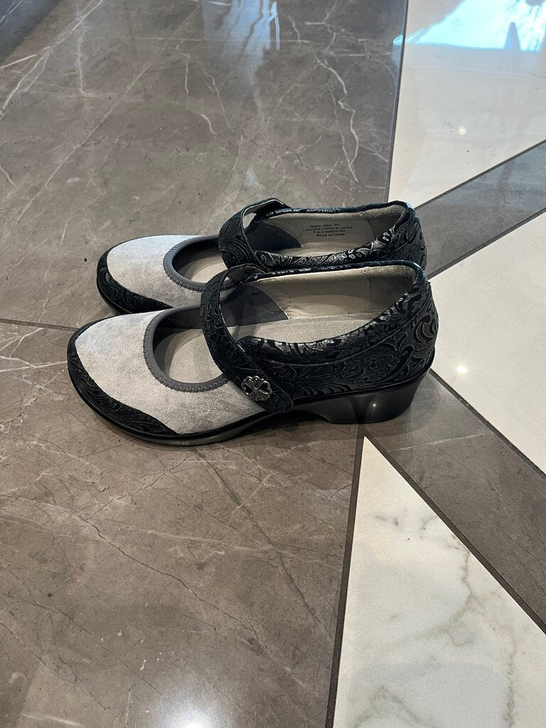 (37) Suede Mary Jane Style Low Heels