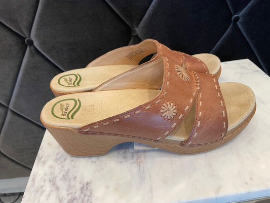 (10.5) Heeled Sunny Sandals