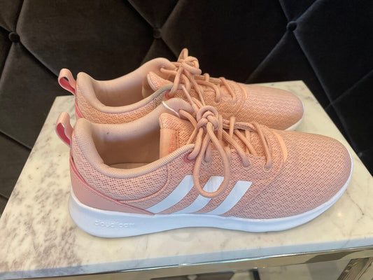 (7.5) Cloudfoam Sneakers