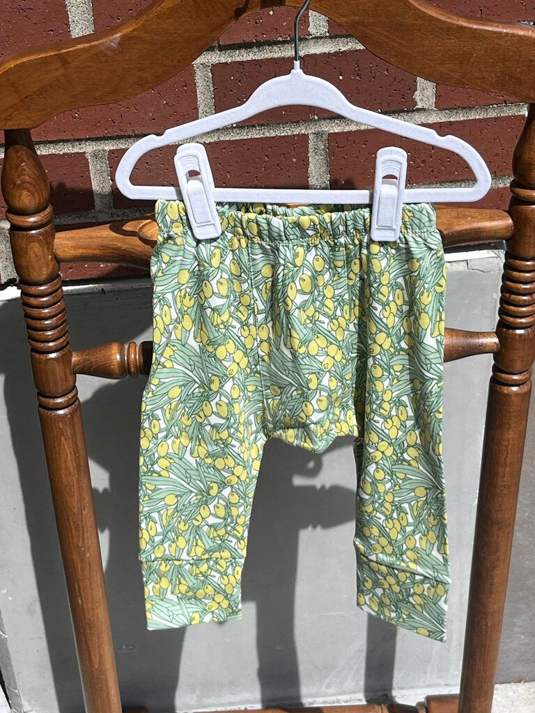 (18-24M) NWT Organic Cotton Olive Print Panda Pants
