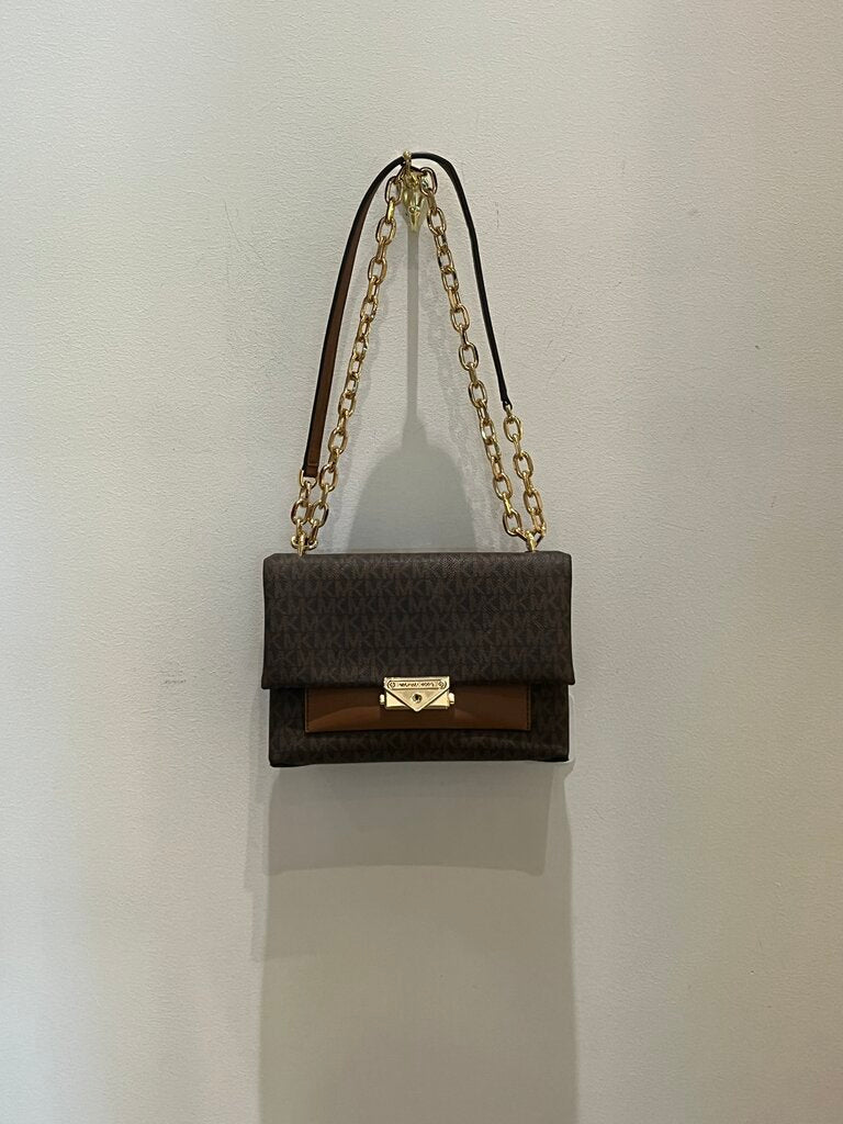 Like New CeCe Logo Cross Body Bag W/Leather & Chain Link Strap & Locking Closure